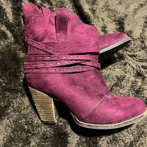 Maroon pull on booties